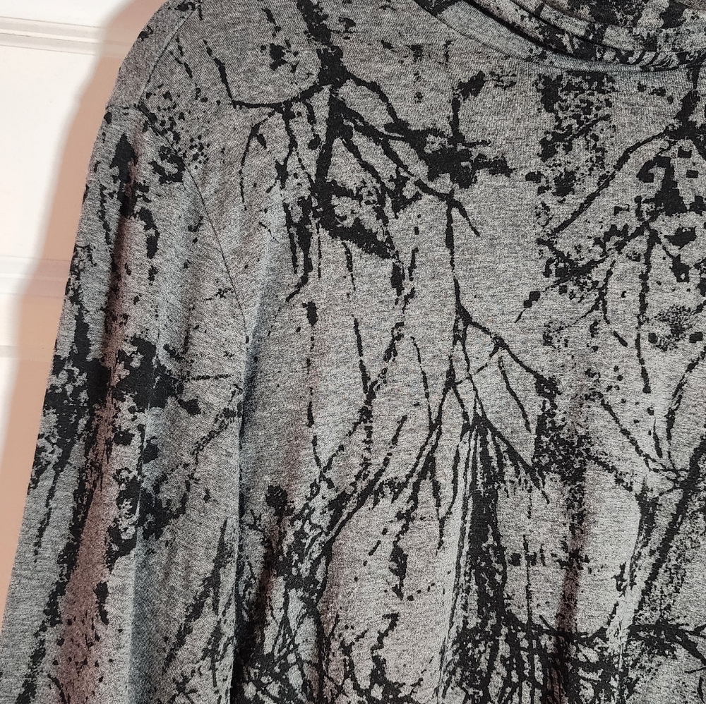 Gray and Black Abstract Long Sleeve Turtleneck Top Medium - Picture 3 of 5